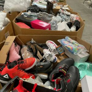 Alternative view of Mixed shoes pallets
