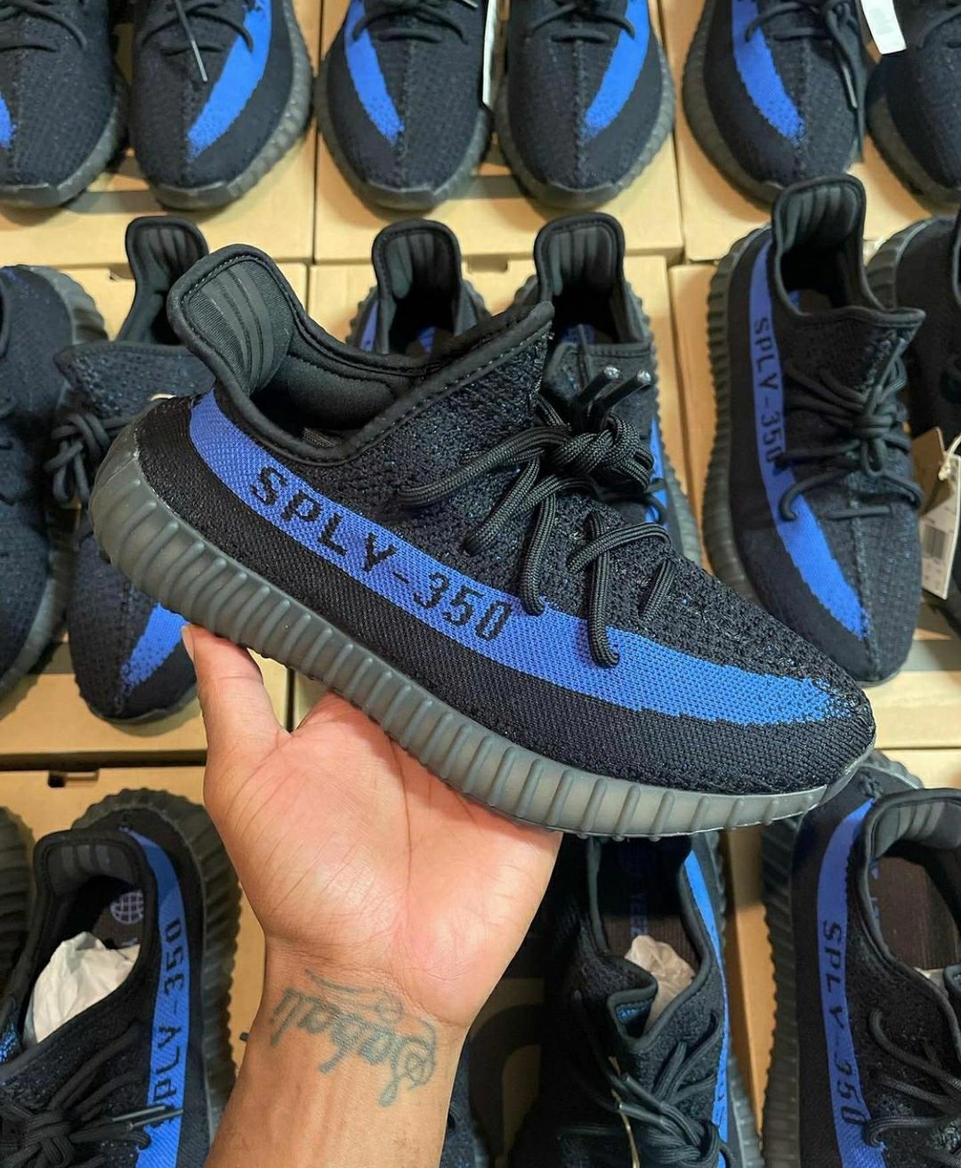 YEEZY SHOES PALLET - Image 17