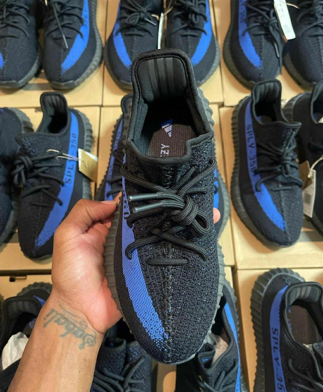 YEEZY SHOES PALLET - Image 16