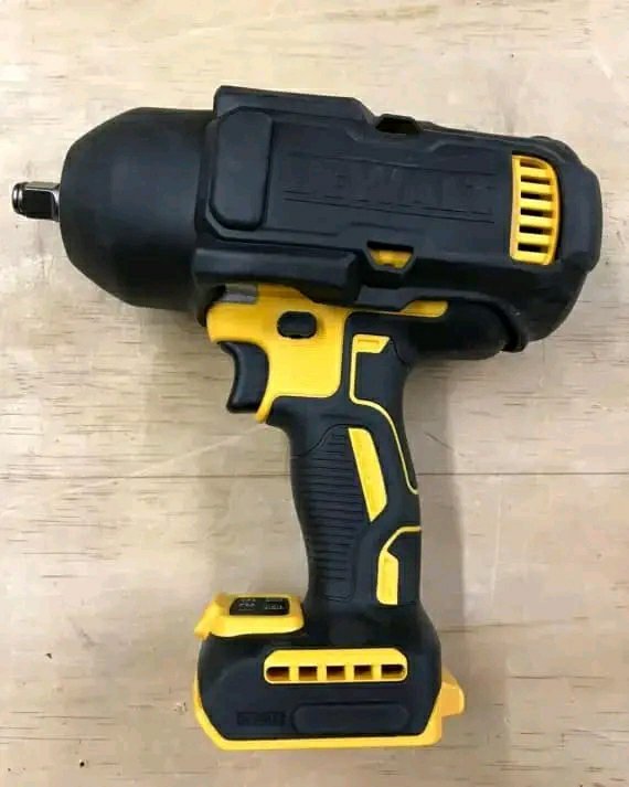 DeWALT and Milwaukee tools pallets - Image 13