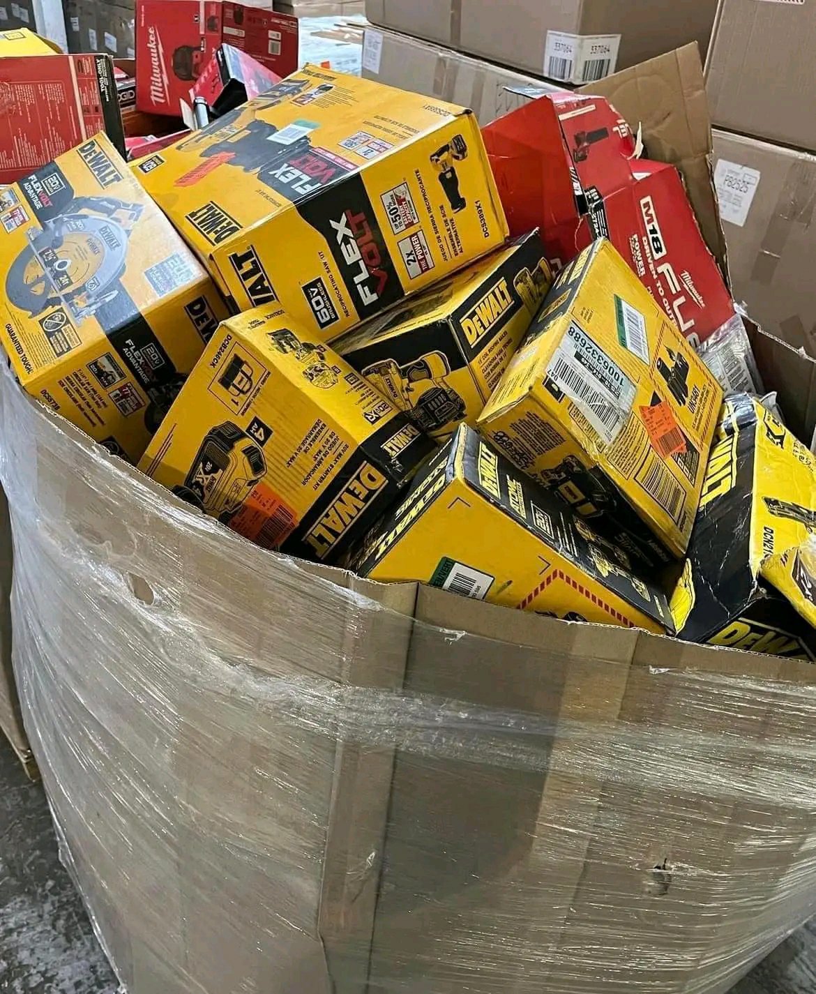 DeWALT and Milwaukee tools pallets - Image 10